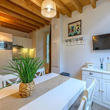 Chateau De Kergonano- Dans L'orangerie-4 By Interhome